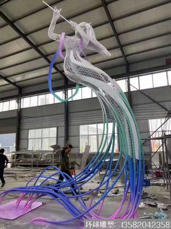 不銹鋼吹笛子女人雕塑1