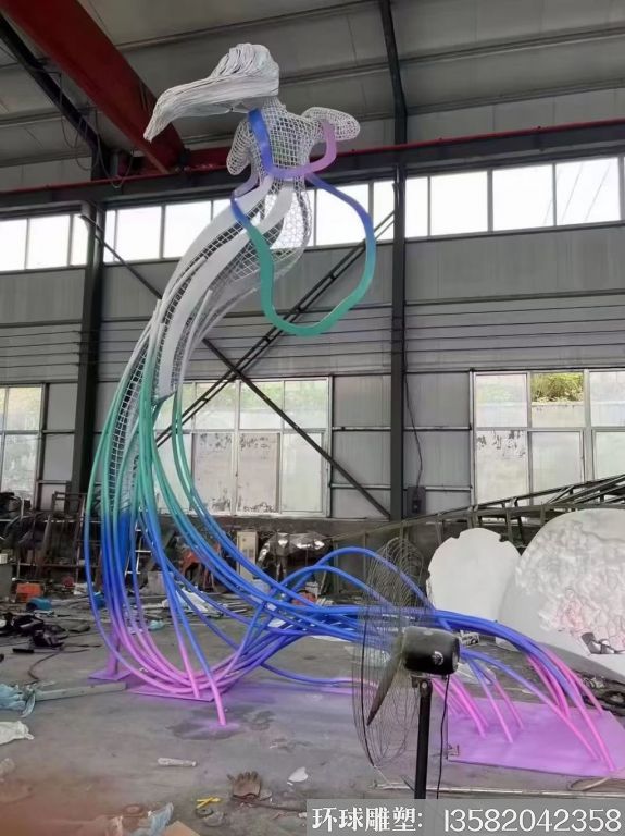 不銹鋼吹笛子女人雕塑2